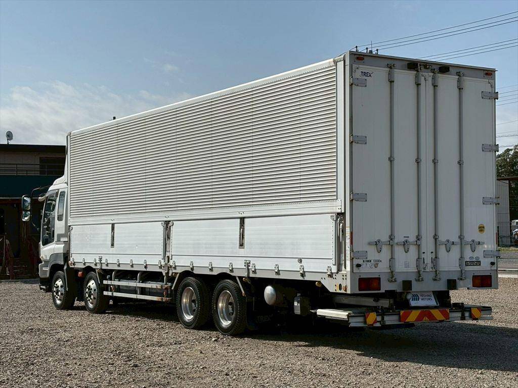 いすゞギガアルミウイング大型（10t）[写真03]