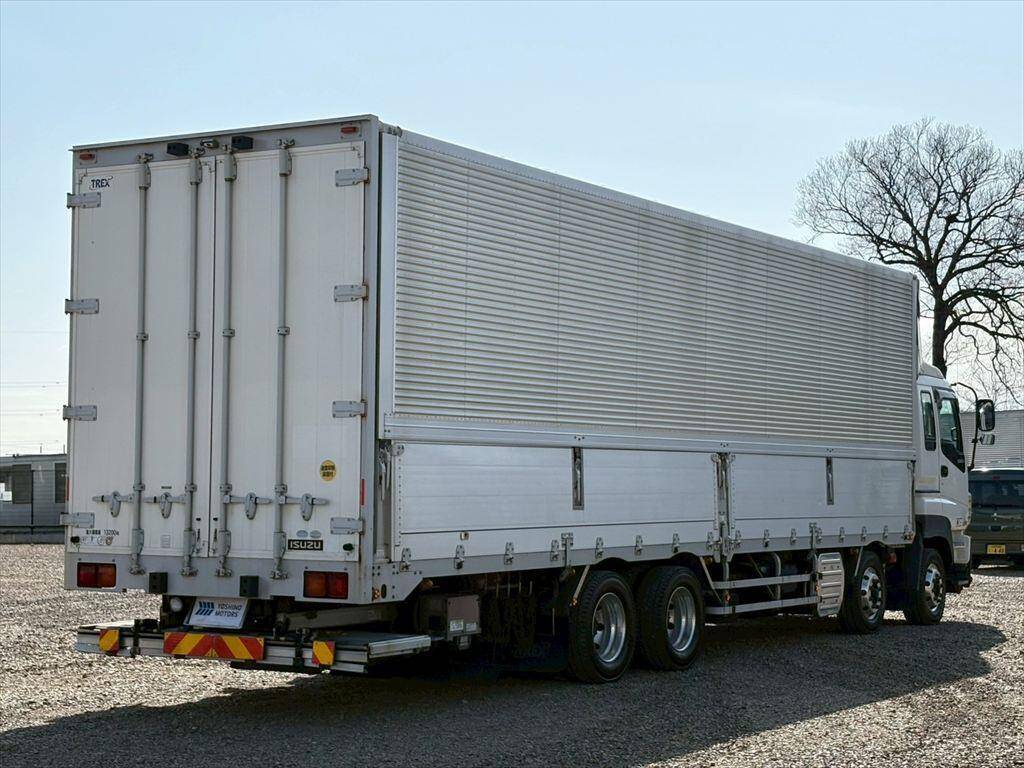 いすゞギガアルミウイング大型（10t）[写真04]