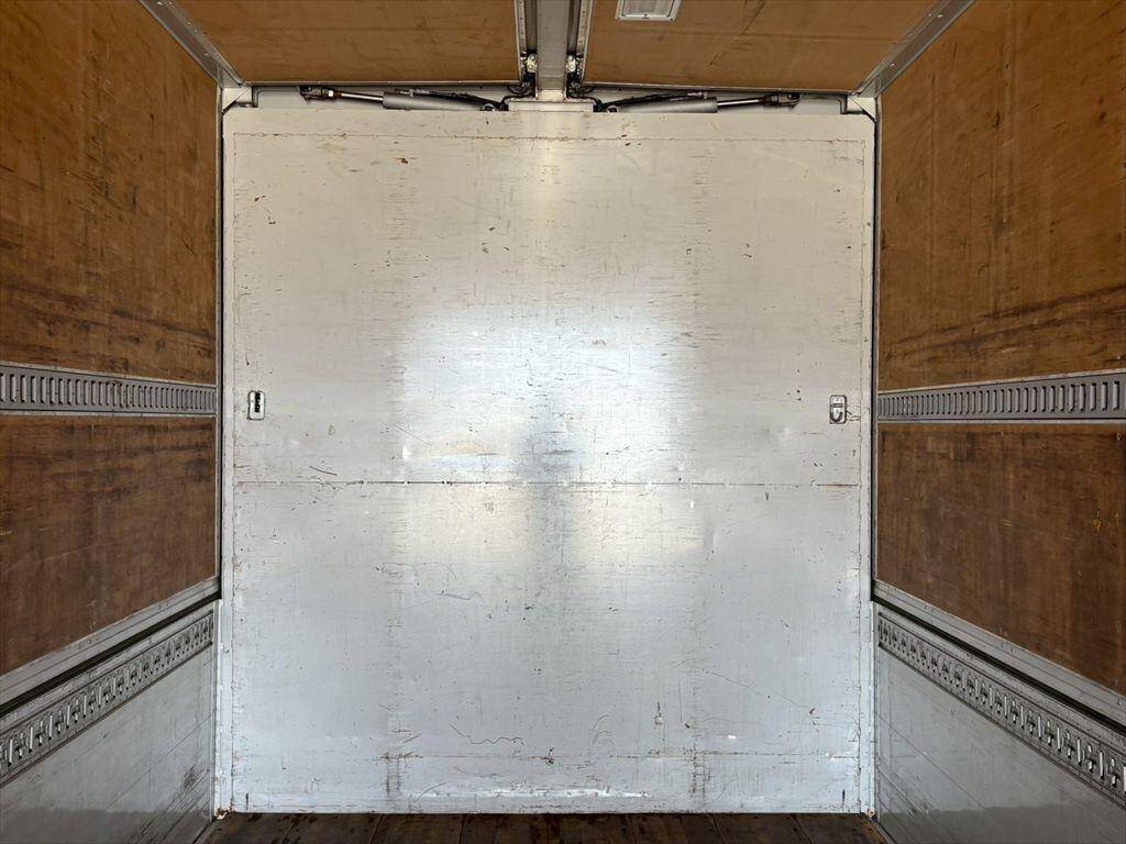 いすゞギガアルミウイング大型（10t）[写真07]