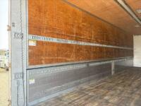 いすゞギガアルミウイング大型（10t）[写真10]