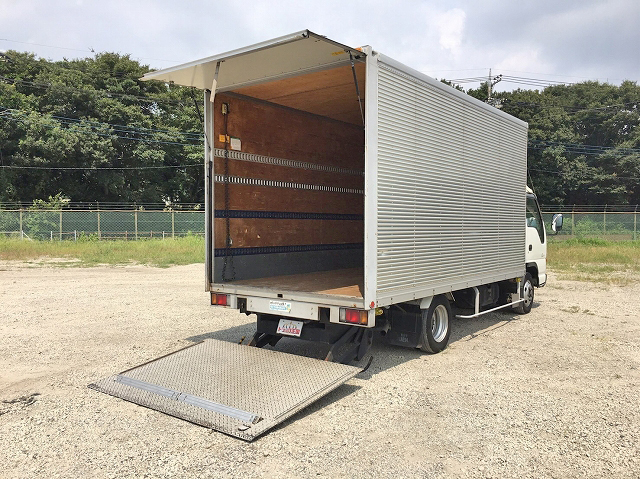 いすゞエルフアルミバン小型（2t・3t）[写真02]