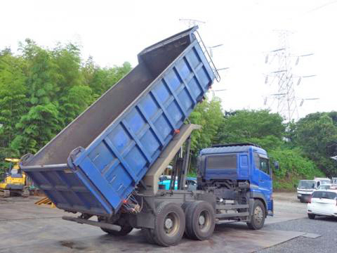 UDトラックスクオン深ダンプ（土砂禁ダンプ）大型（10t）[写真02]