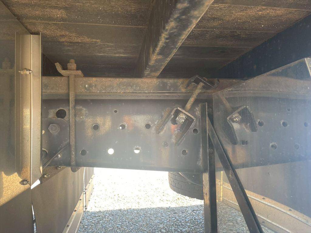 いすゞギガアルミブロック大型（10t）[写真11]