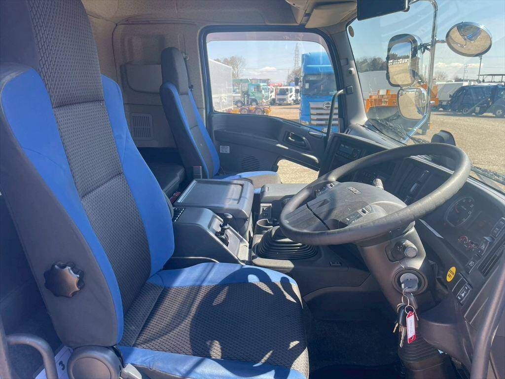 いすゞギガアルミブロック大型（10t）[写真18]