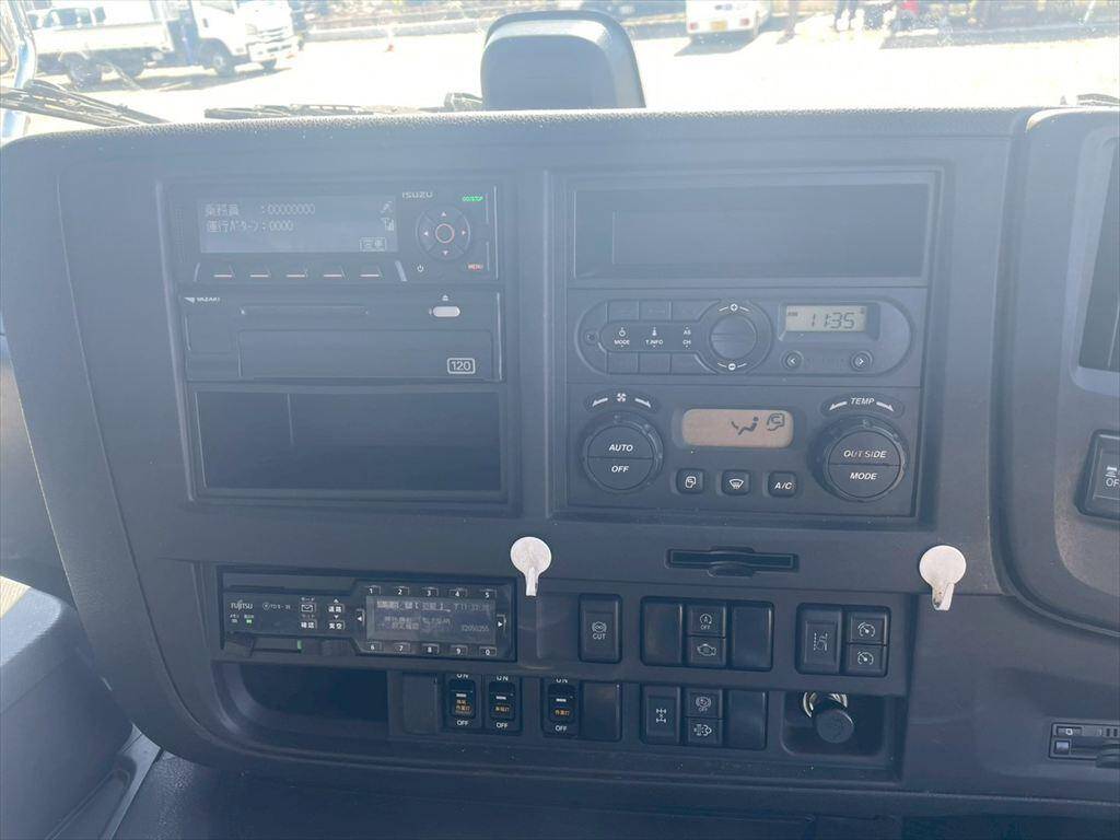 いすゞギガアルミブロック大型（10t）[写真19]