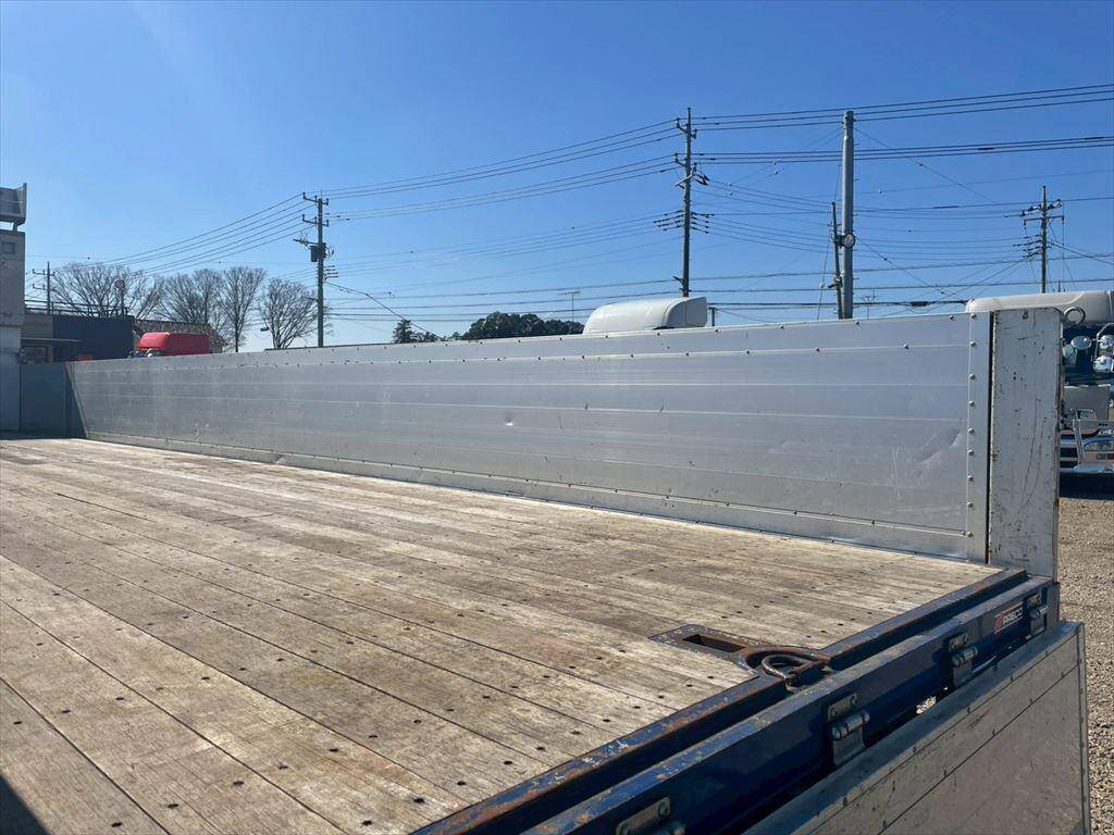 いすゞギガアルミブロック大型（10t）[写真09]