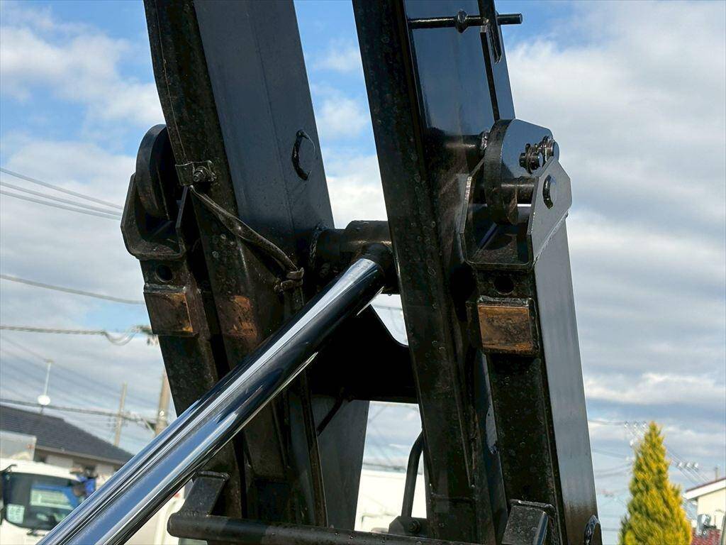 三菱ふそうキャンターコンテナ専用車小型（2t・3t）[写真10]