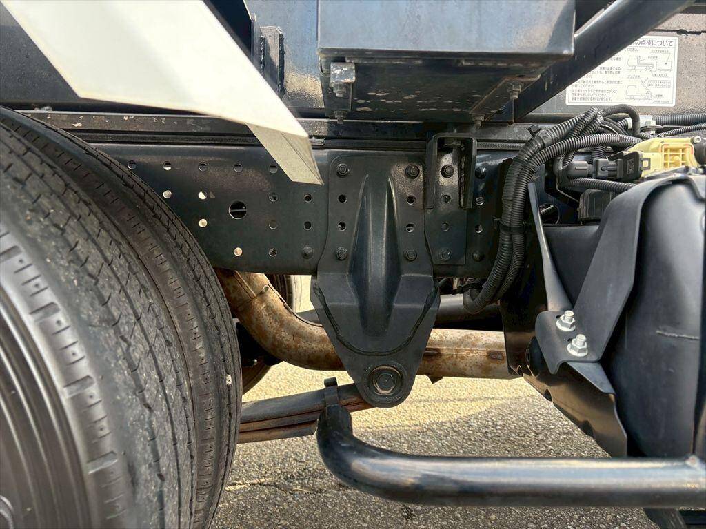 三菱ふそうキャンターコンテナ専用車小型（2t・3t）[写真15]