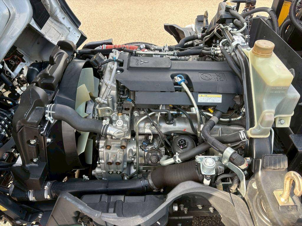 三菱ふそうキャンターコンテナ専用車小型（2t・3t）[写真17]