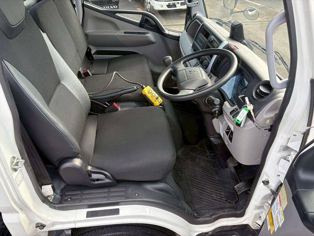 三菱ふそうキャンターコンテナ専用車小型（2t・3t）[写真20]