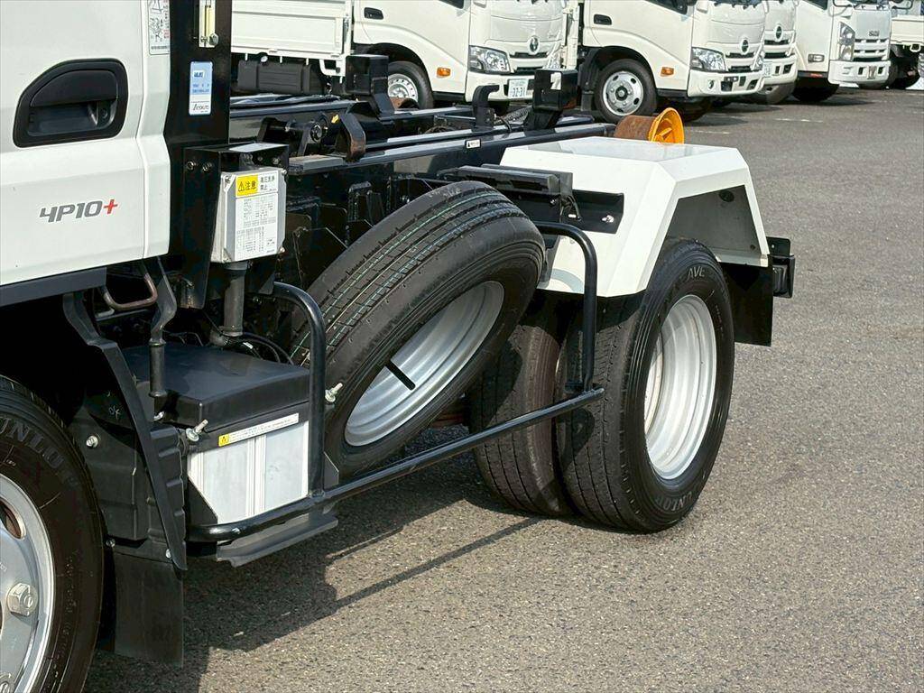 三菱ふそうキャンターコンテナ専用車小型（2t・3t）[写真06]