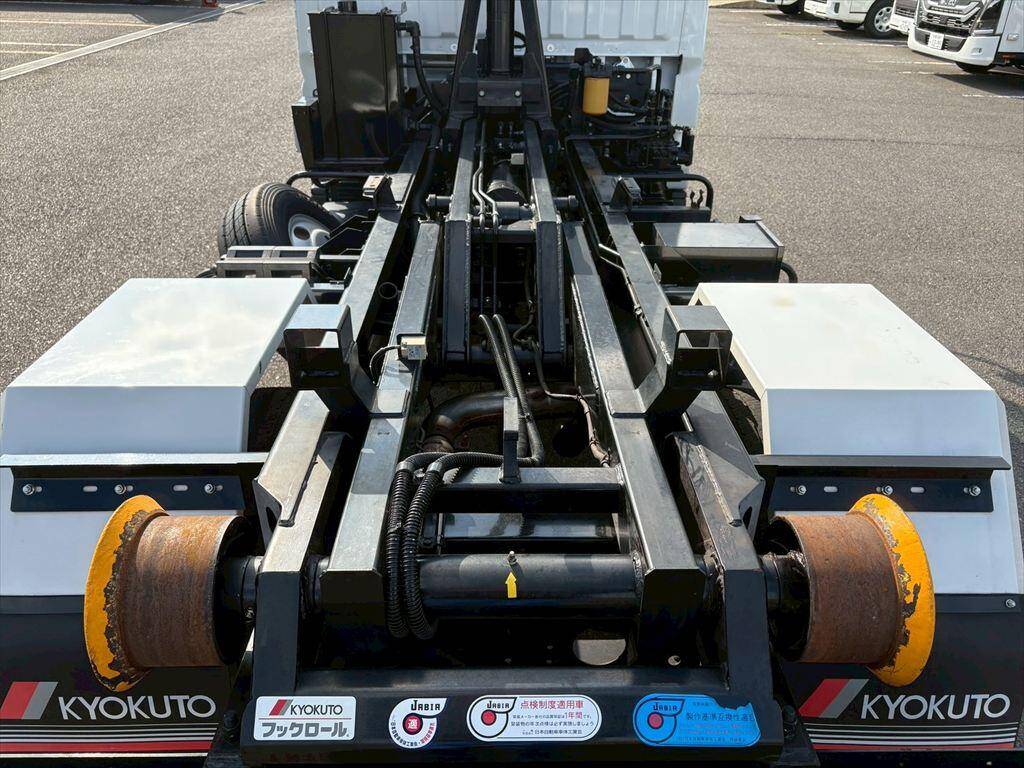 三菱ふそうキャンターコンテナ専用車小型（2t・3t）[写真08]