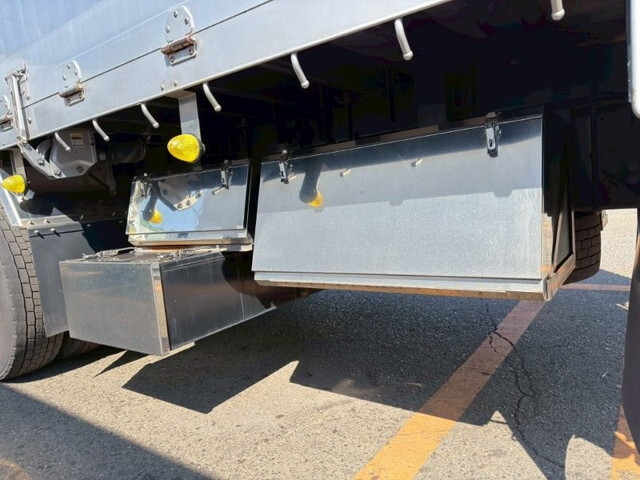 いすゞギガアルミブロック大型（10t）[写真11]