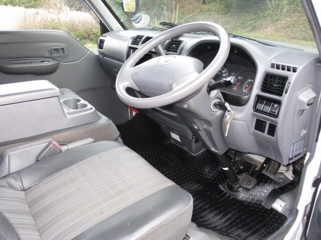 マツダボンゴ平ボディ小型（2t・3t）[写真29]