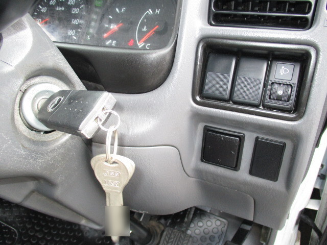 マツダボンゴ平ボディ小型（2t・3t）[写真33]