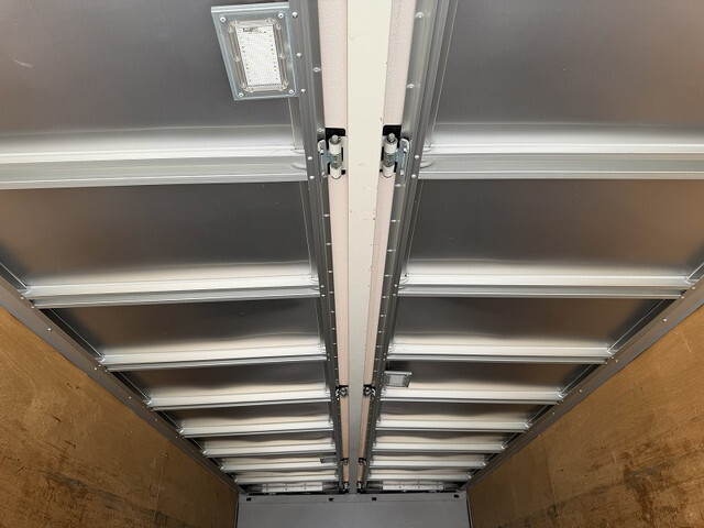 いすゞフォワードアルミウイング中型（4t）[写真10]