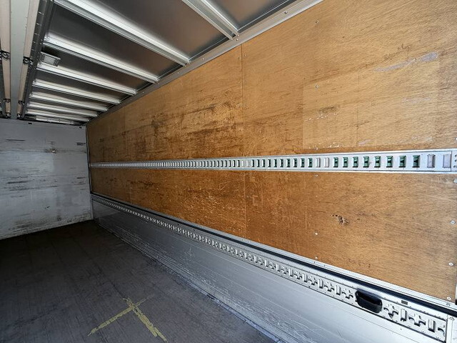 いすゞフォワードアルミウイング中型（4t）[写真11]