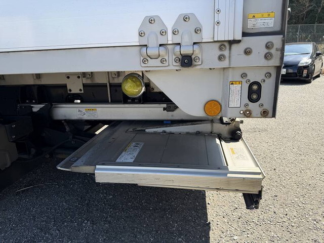 いすゞフォワードアルミウイング中型（4t）[写真24]