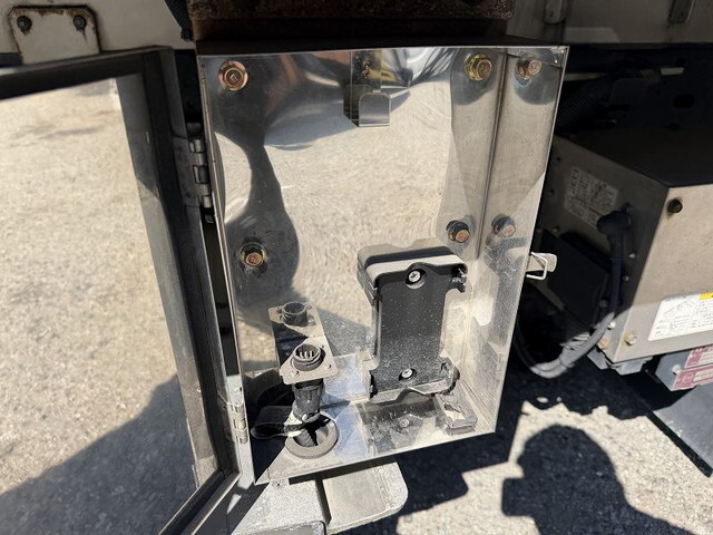 いすゞフォワードアルミウイング中型（4t）[写真25]