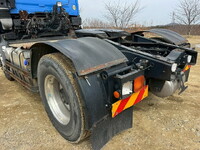 UDトラックスクオントレーラーヘッド（トラクターヘッド）大型（10t）[写真13]