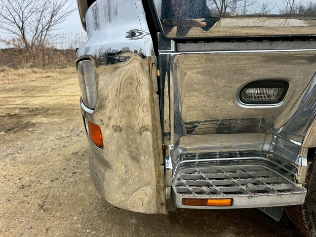 UDトラックスクオントレーラーヘッド（トラクターヘッド）大型（10t）[写真13]