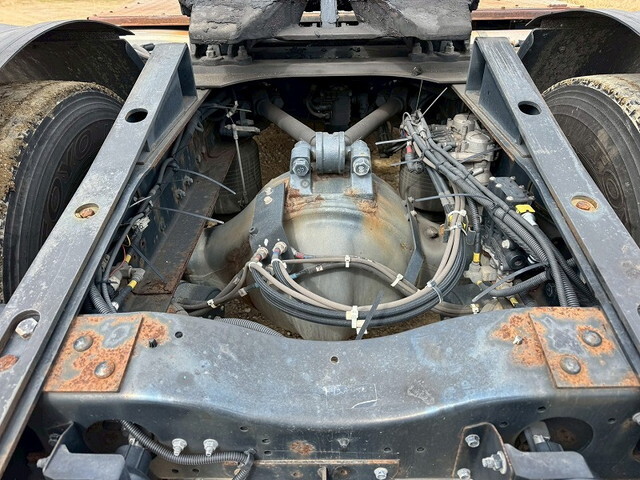 UDトラックスクオントレーラーヘッド（トラクターヘッド）大型（10t）[写真16]