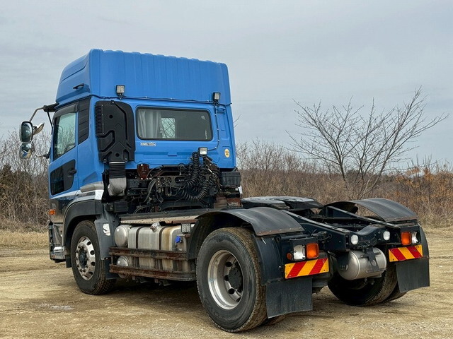 UDトラックスクオントレーラーヘッド（トラクターヘッド）大型（10t）[写真02]