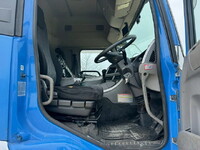 UDトラックスクオントレーラーヘッド（トラクターヘッド）大型（10t）[写真25]