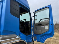 UDトラックスクオントレーラーヘッド（トラクターヘッド）大型（10t）[写真26]