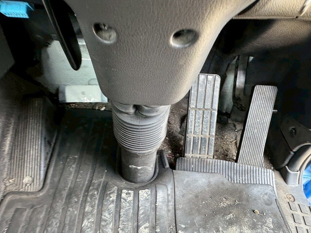 UDトラックスクオントレーラーヘッド（トラクターヘッド）大型（10t）[写真29]