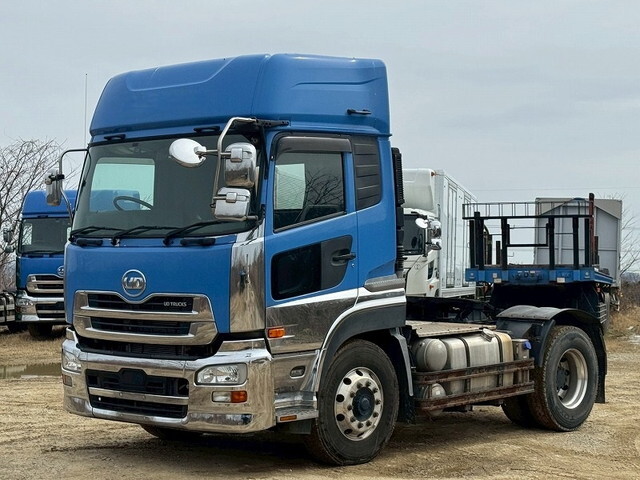 UDトラックスクオントレーラーヘッド（トラクターヘッド）大型（10t）[写真03]