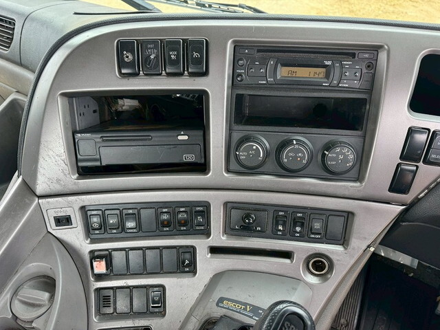 UDトラックスクオントレーラーヘッド（トラクターヘッド）大型（10t）[写真30]