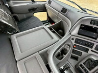 UDトラックスクオントレーラーヘッド（トラクターヘッド）大型（10t）[写真35]