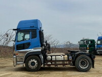 UDトラックスクオントレーラーヘッド（トラクターヘッド）大型（10t）[写真06]