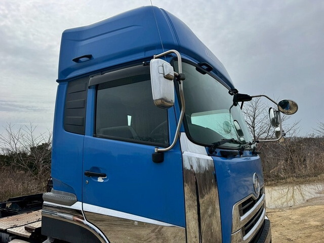 UDトラックスクオントレーラーヘッド（トラクターヘッド）大型（10t）[写真08]