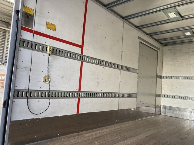 いすゞエルフアルミバン小型（2t・3t）[写真22]