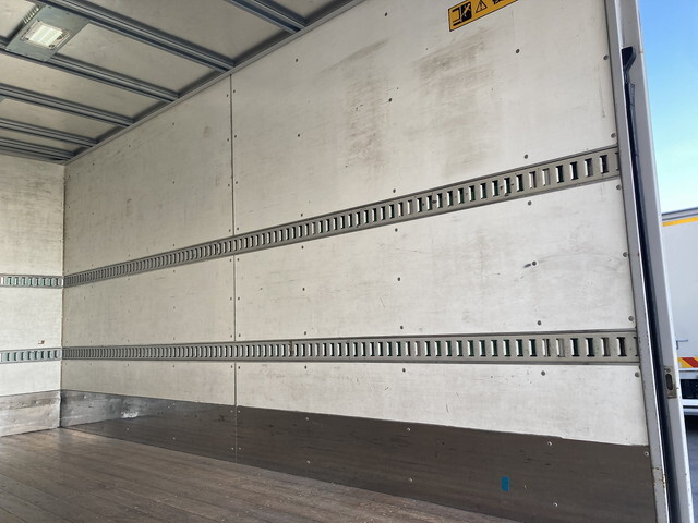 いすゞエルフアルミバン小型（2t・3t）[写真23]