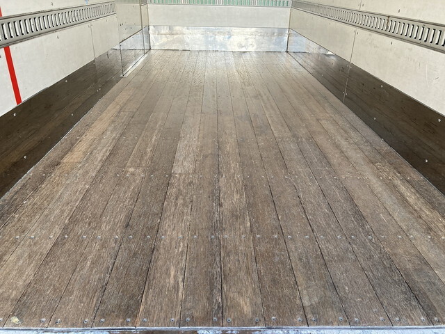 いすゞエルフアルミバン小型（2t・3t）[写真24]