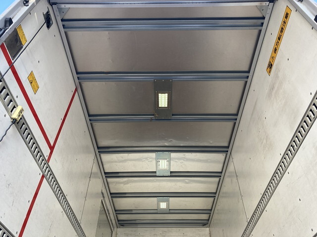 いすゞエルフアルミバン小型（2t・3t）[写真25]