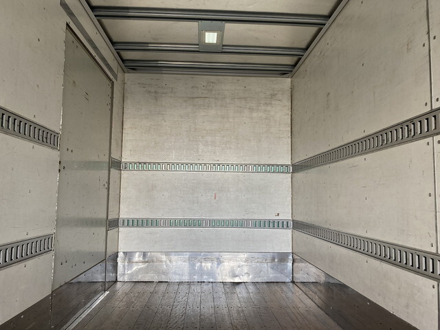 いすゞエルフアルミバン小型（2t・3t）[写真26]