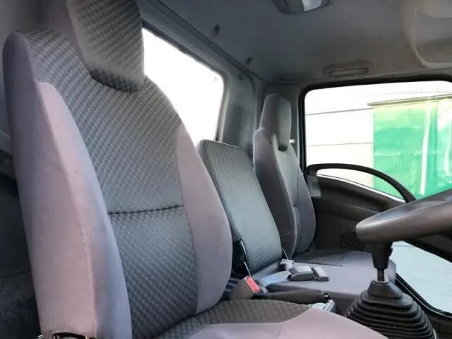 いすゞフォワード平ボディ中型（4t）[写真10]