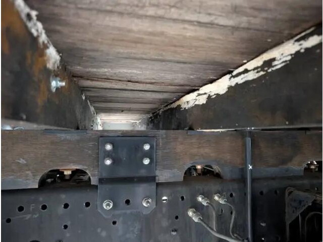 いすゞフォワード平ボディ中型（4t）[写真22]