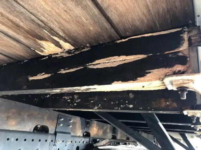 いすゞフォワード平ボディ中型（4t）[写真27]