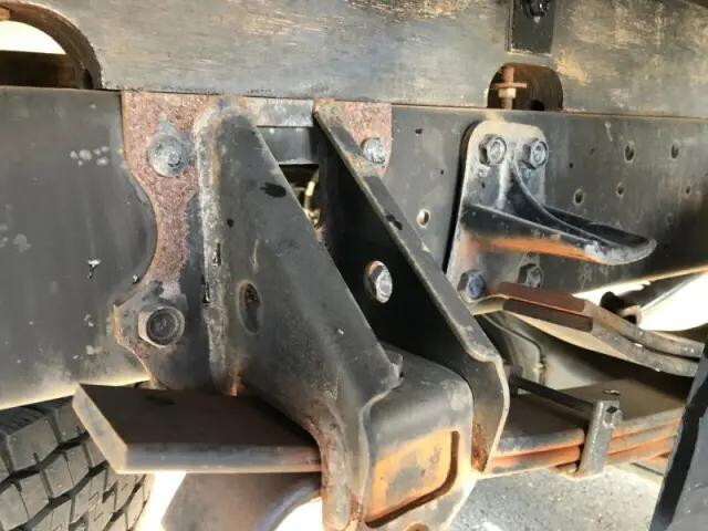 いすゞフォワード平ボディ中型（4t）[写真30]