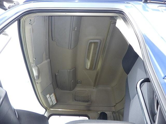 日野プロフィアトレーラーヘッド（トラクターヘッド）大型（10t）[写真24]