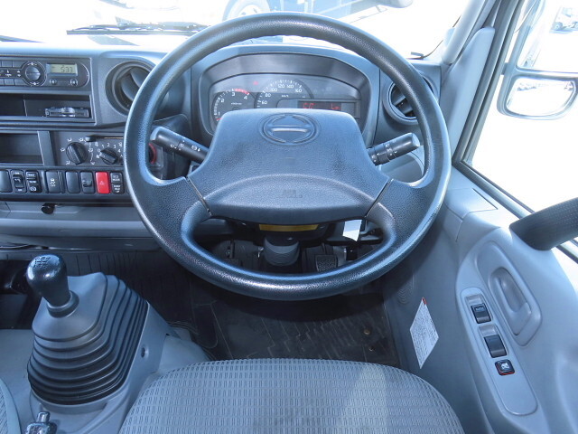 日野デュトロアルミバン小型（2t・3t）[写真23]