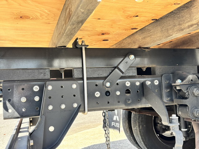 三菱ふそうキャンター平ボディ小型（2t・3t）[写真12]