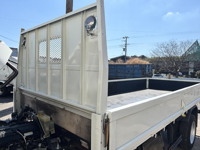 三菱ふそうキャンター平ボディ小型（2t・3t）[写真20]