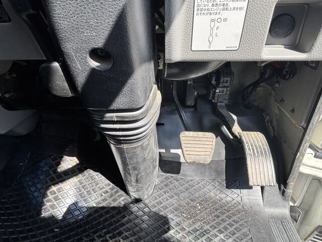 三菱ふそうキャンター平ボディ小型（2t・3t）[写真30]