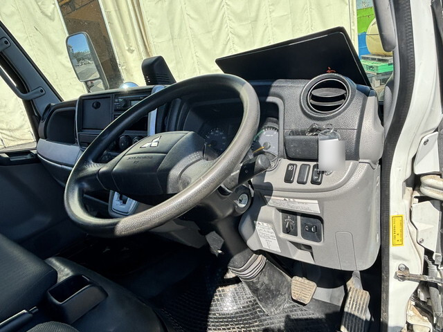 三菱ふそうキャンター平ボディ小型（2t・3t）[写真31]